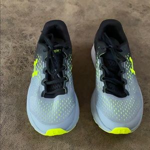 Brand new Under Armour tennis shoes
